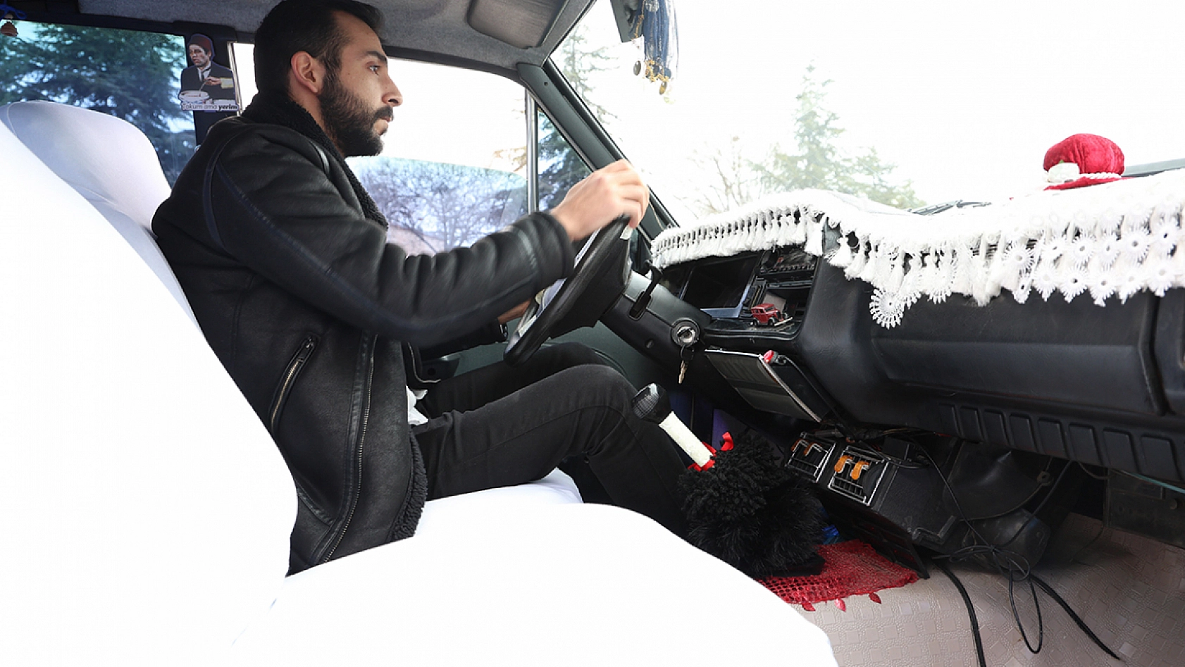 Elazığ'da klasik otomobil aşkı: Arkadaşları ancak galoşla binebiliyor