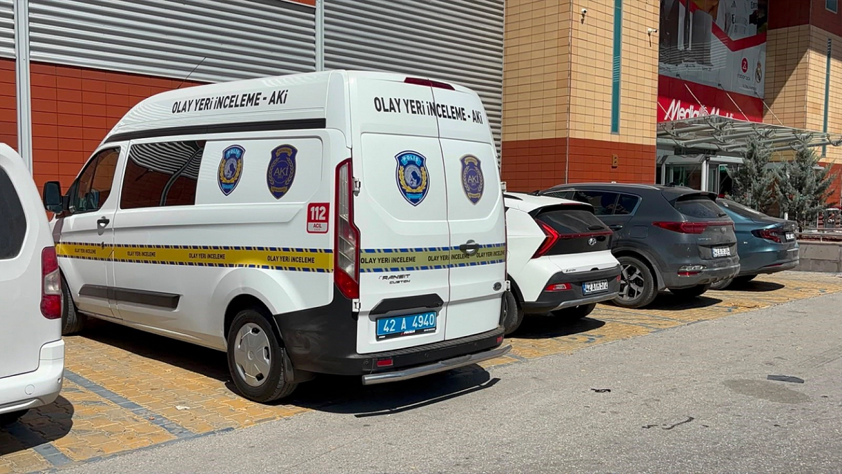 Alışveriş merkezinde bıçaklı kavga: 1 ölü