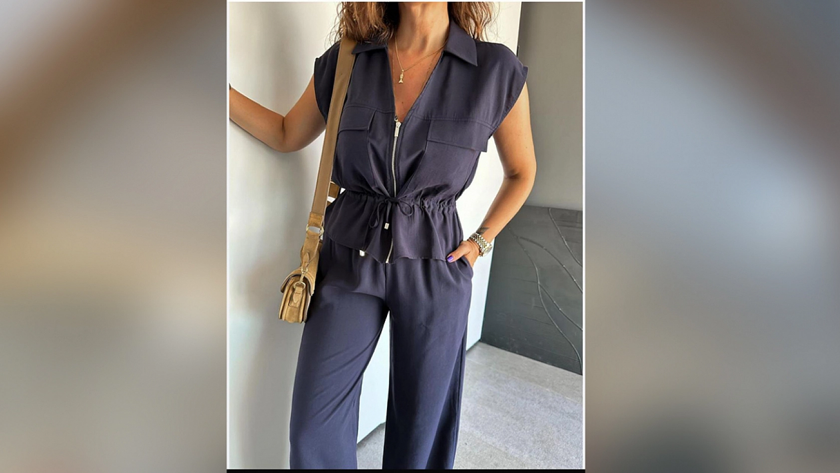 Elazığ'da bir butik büyük indirime gitti: Ürünler kapış kapış gidiyor, kapıda kuyruk bitmiyor