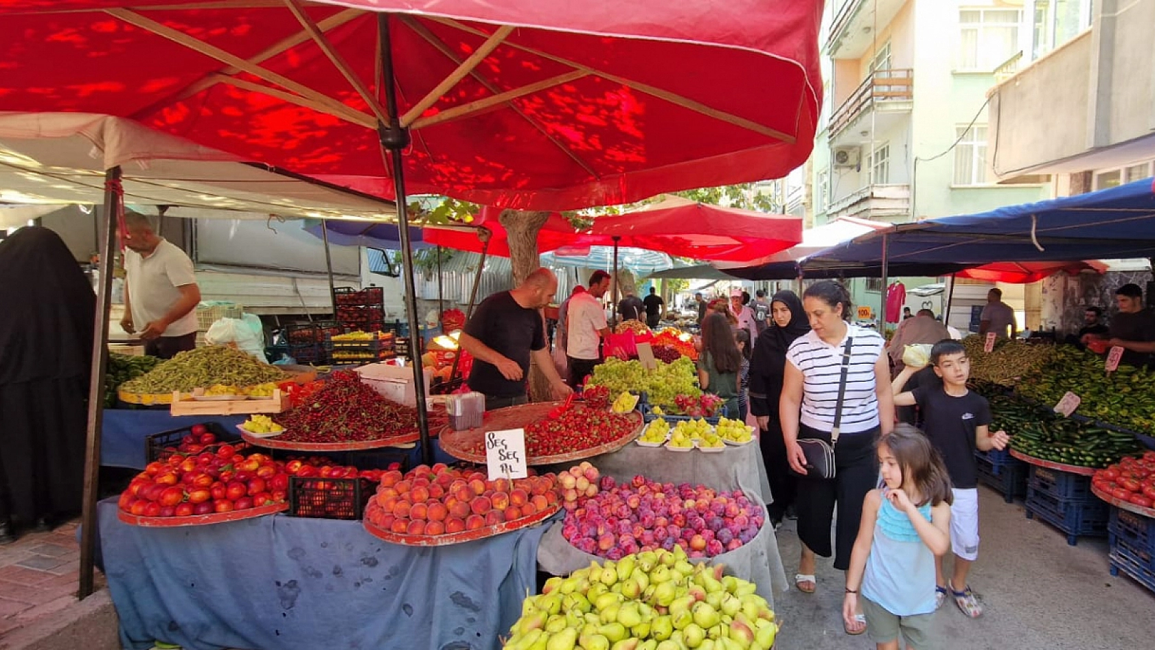 Evcil: 'Türkiye'nin en ucuz sebzesini Elazığ yiyor'