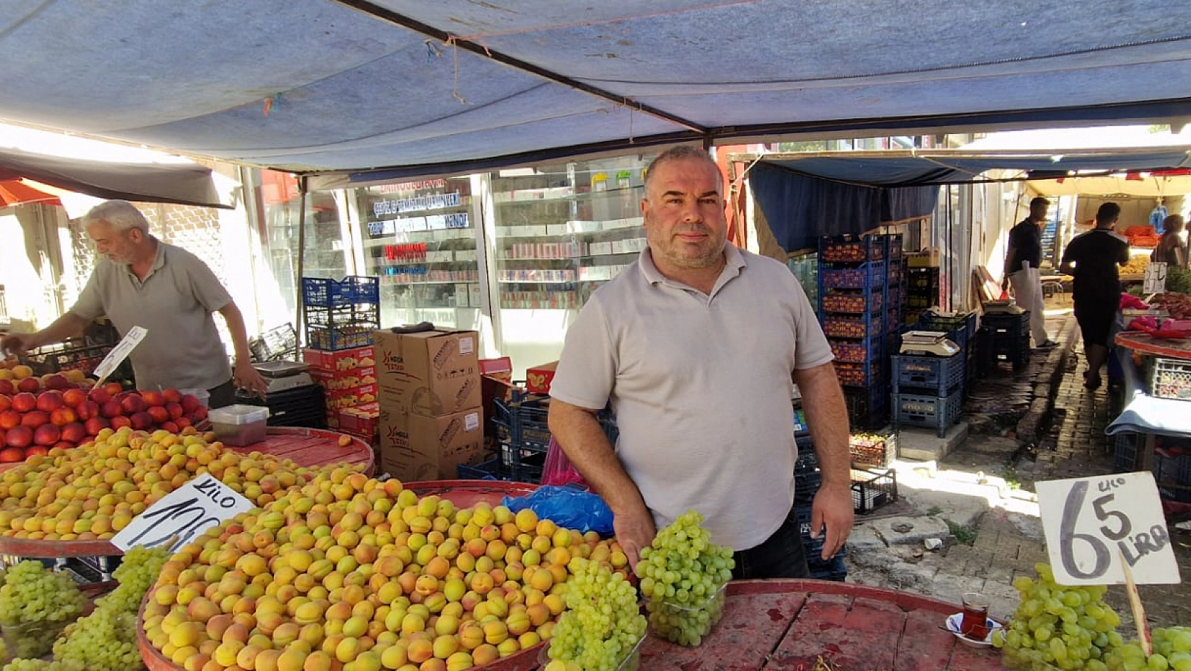 Elazığ pazar esnafından Dernek Başkanı Ahmet Karakaş'a övgü dolu sözler
