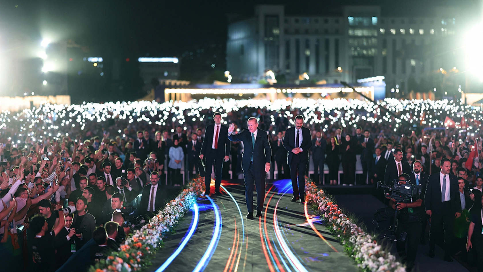 Erdoğan: 'Türkiye'yi her alanda büyütmenin kıvancını yaşıyoruz'