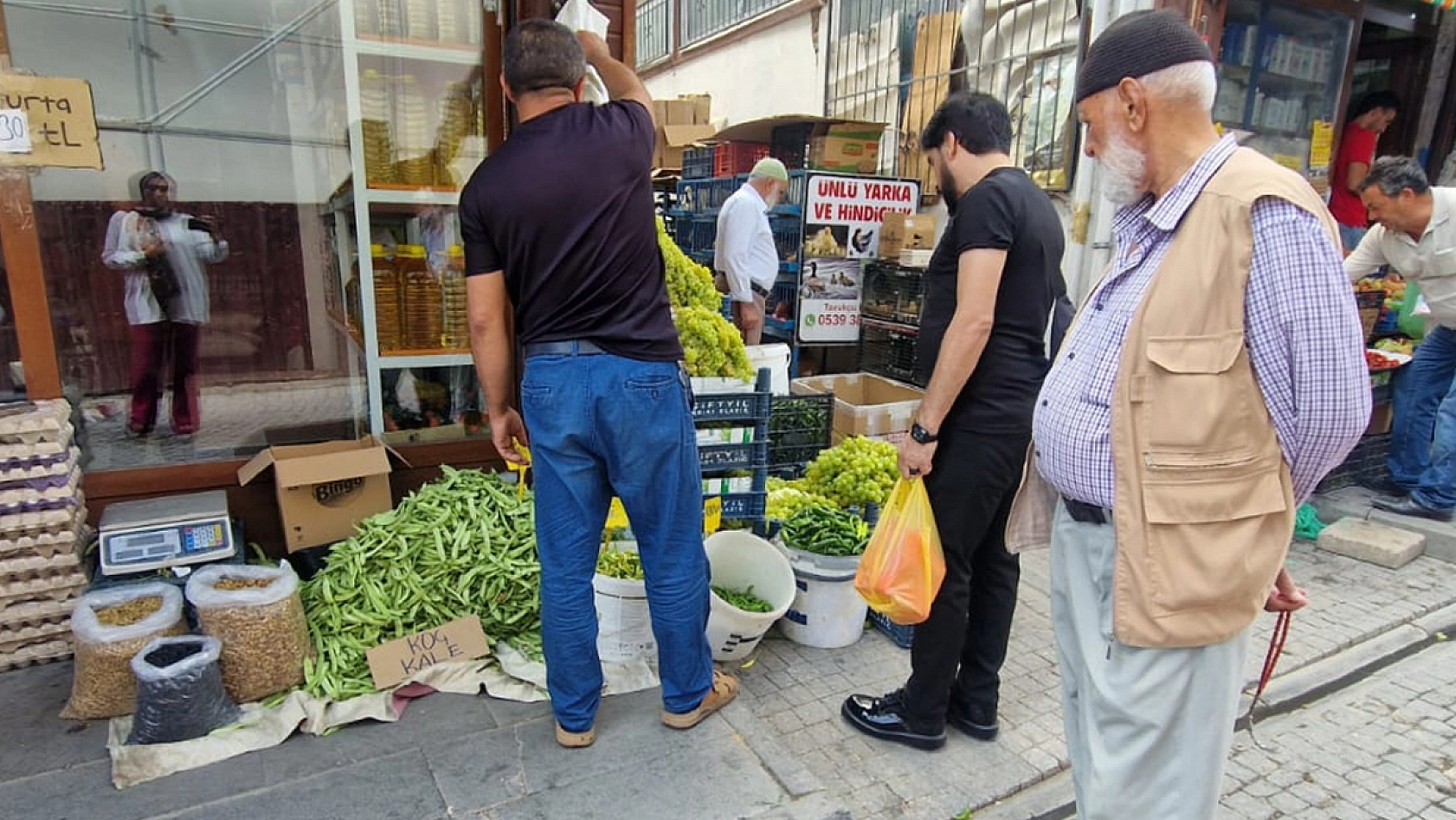 Elazığ'da köy ürünleri tezgahlarda kapış kapış gidiyor