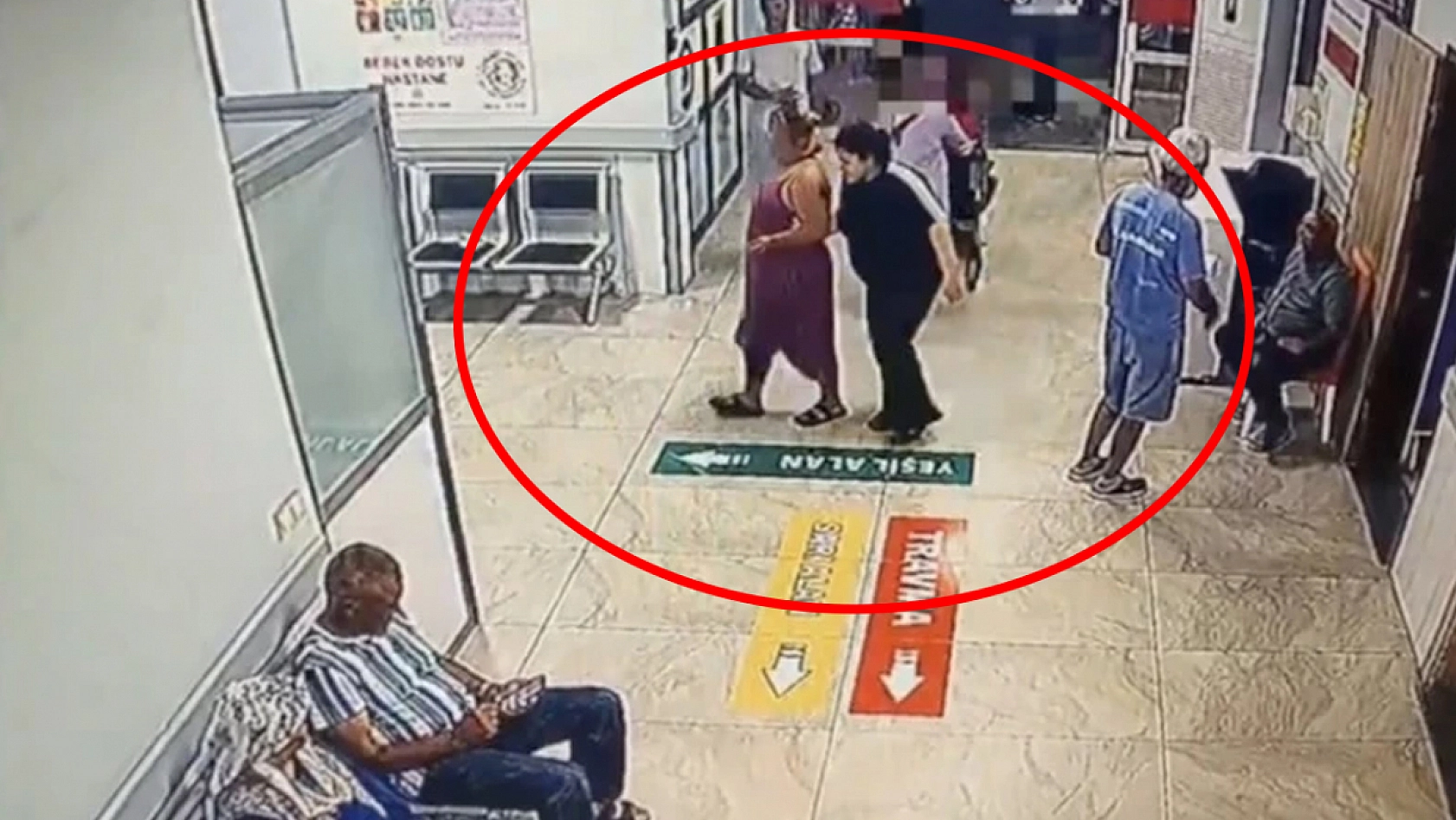 Hastane tuvaletinde doğum yaptı, bebeğini çöp kutusuna attı