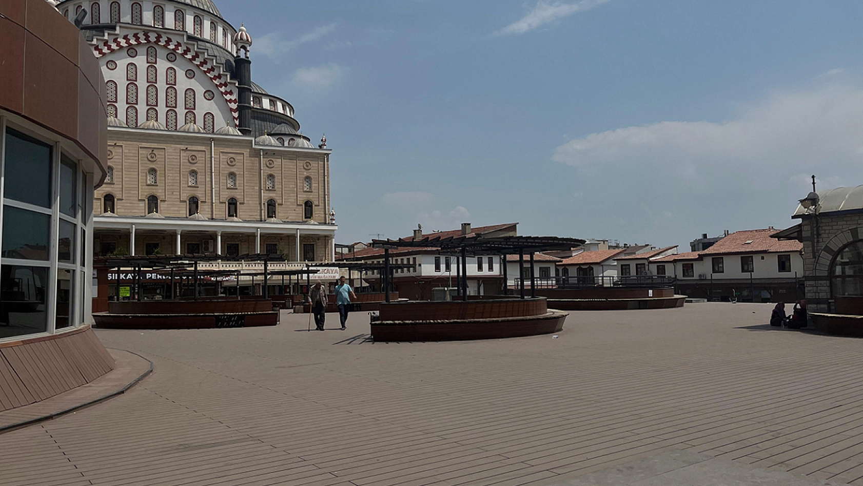 Elazığ'da termometreler 40 dereceyi aştı, cadde ve sokaklar boş kaldı