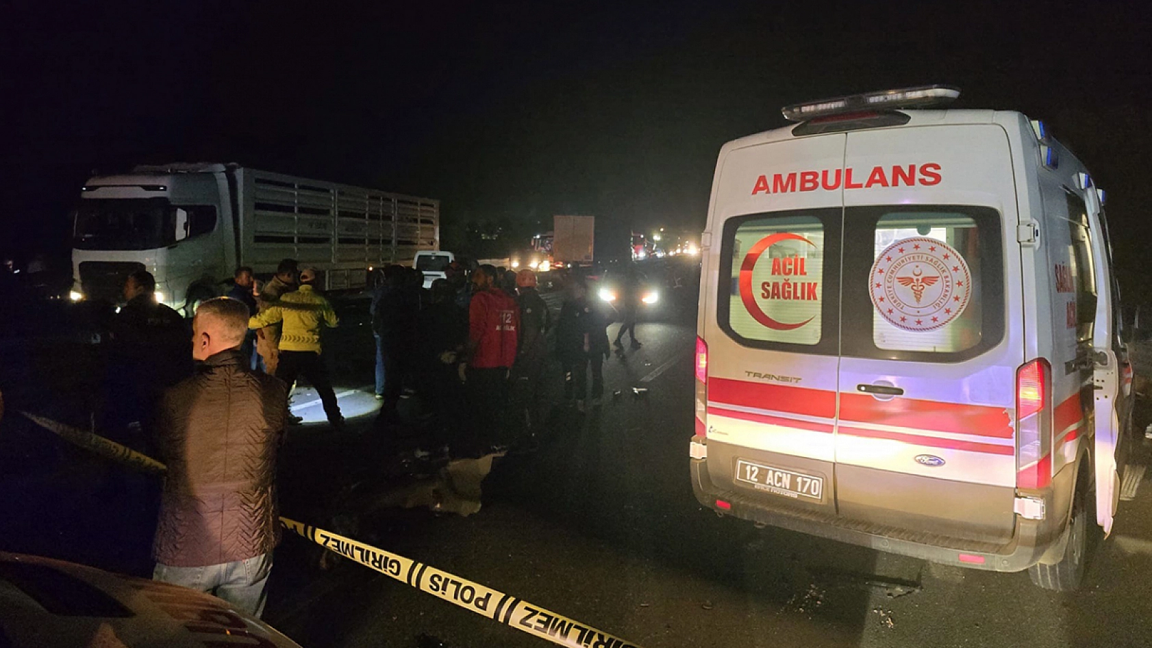 Feci kaza: otomobil bariyere çarptı, 2 ölü 2 yaralı