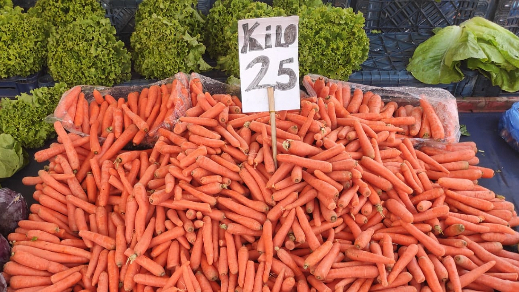 Elazığ'ın en kalabalık pazarında fiyatlar cep yakıyor