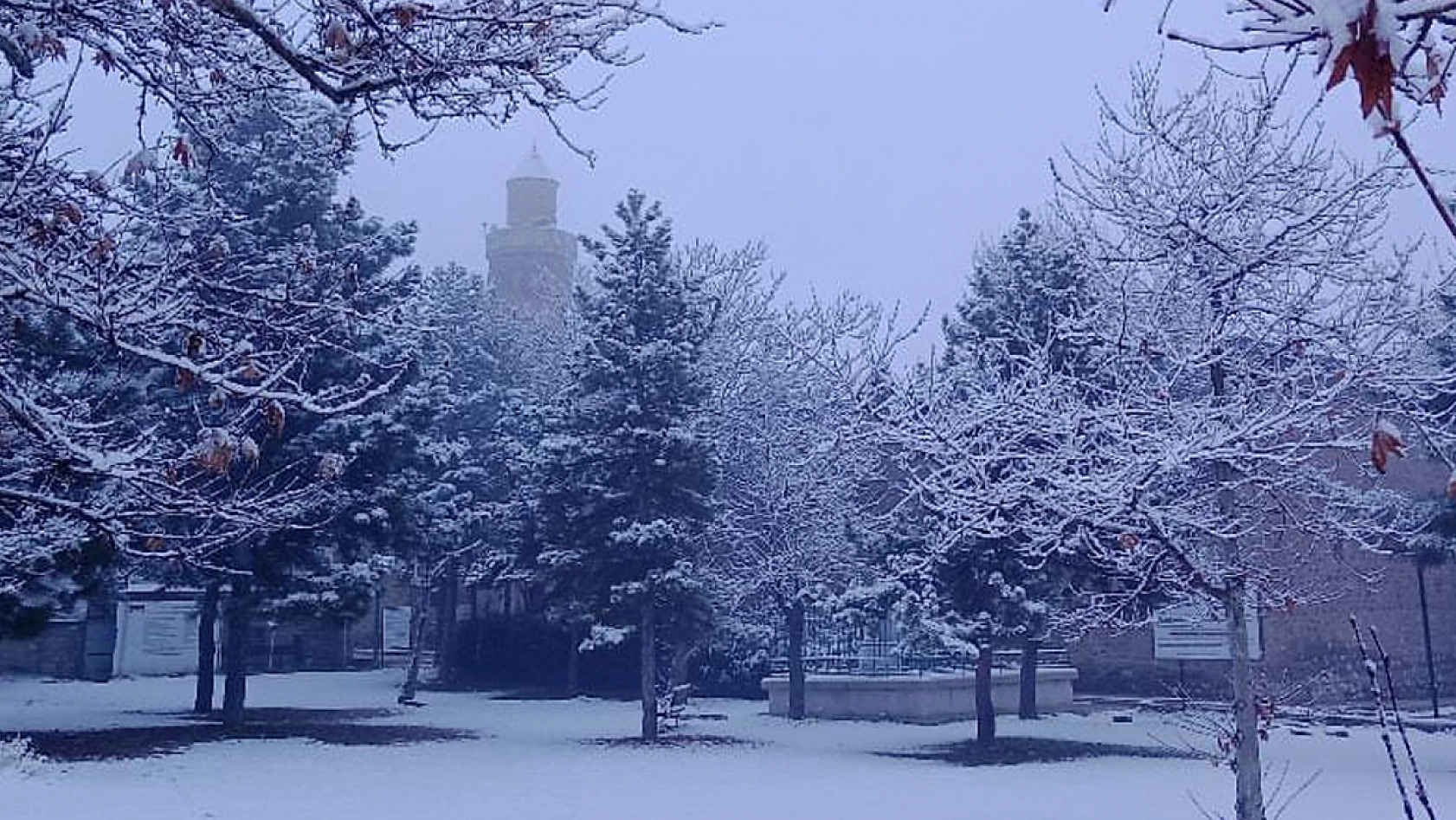 Tarihi Harput'ta kar, görsel şölen yarattı