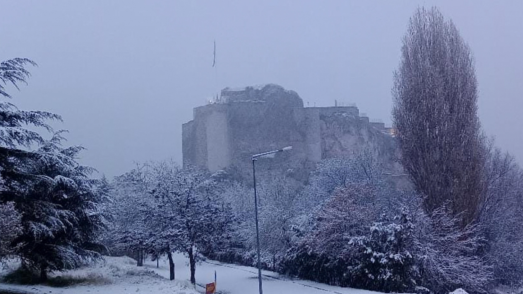 Tarihi Harput'ta kar, görsel şölen yarattı