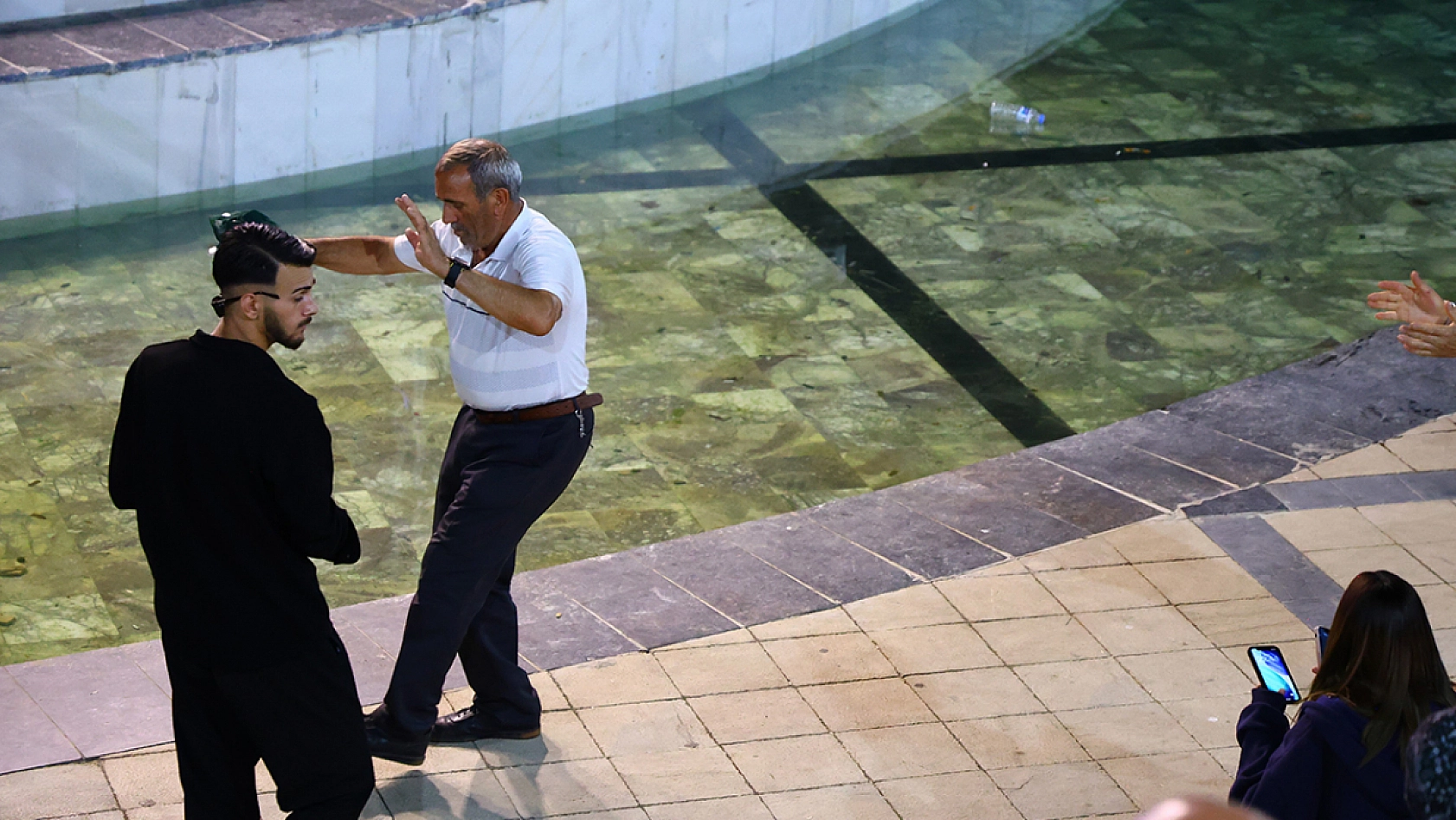 Elazığ'da ustasının bir cümlesi hayatını değiştirdi: 54 yıldır halay çekiyor