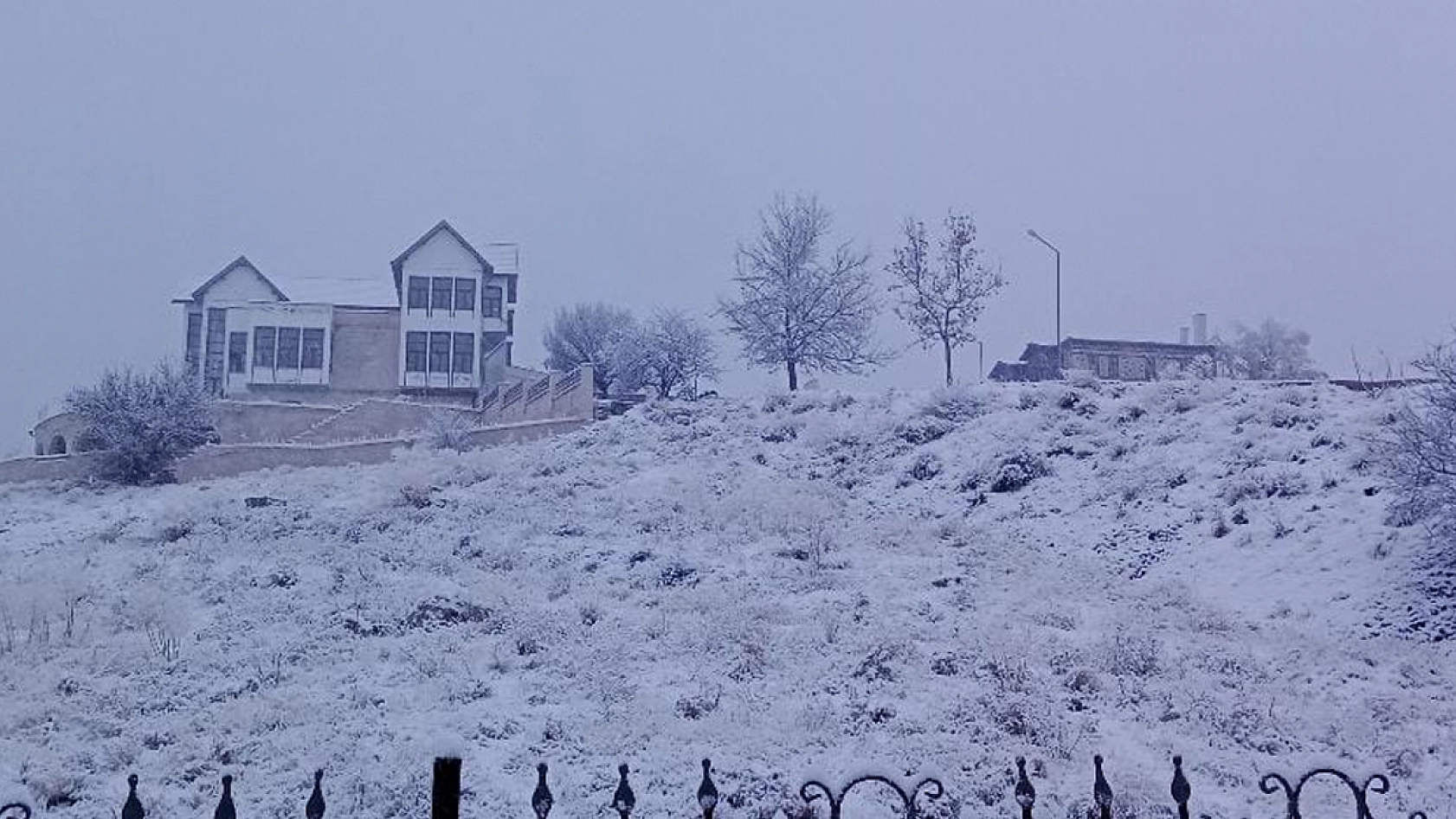 Tarihi Harput'ta kar, görsel şölen yarattı