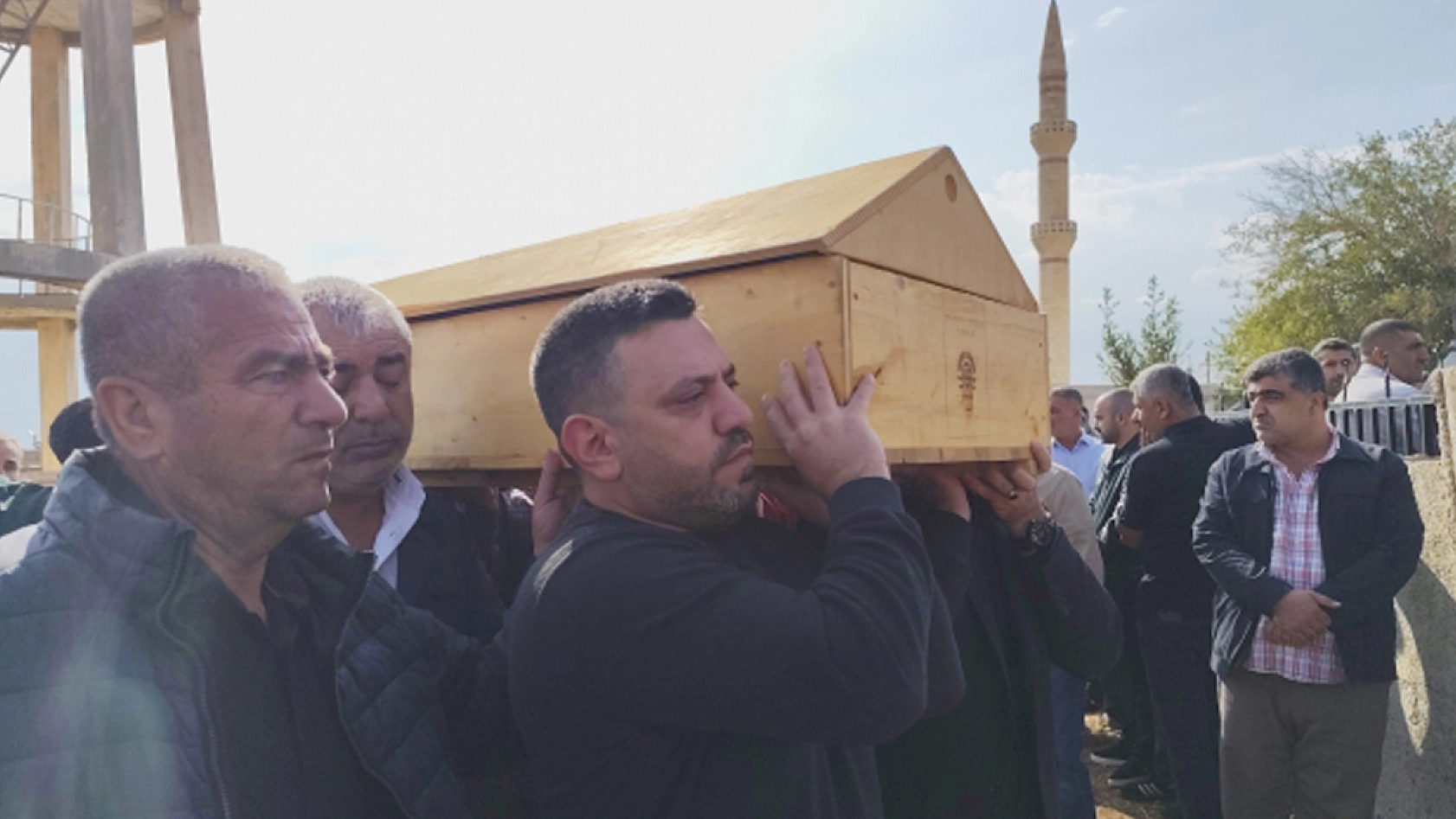 2 anne ve 4 çocuk yan yana toprağa verildi