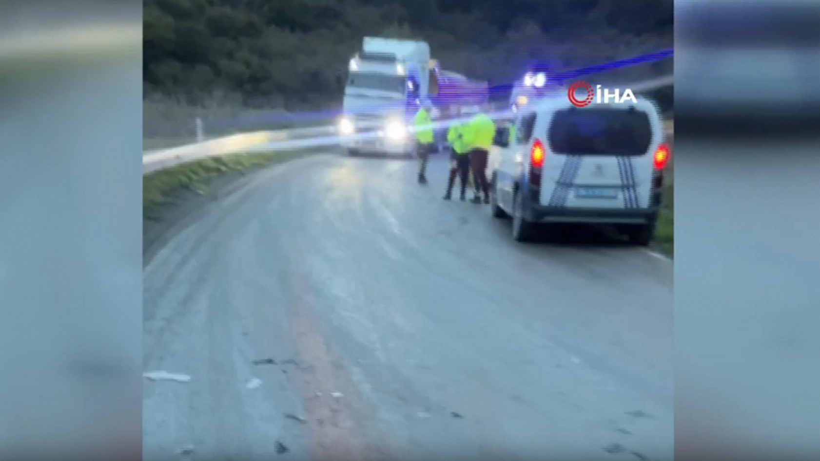 Feci kazada dehşete düşüren görüntü! Atın kopan bacağı otomobile saplandı