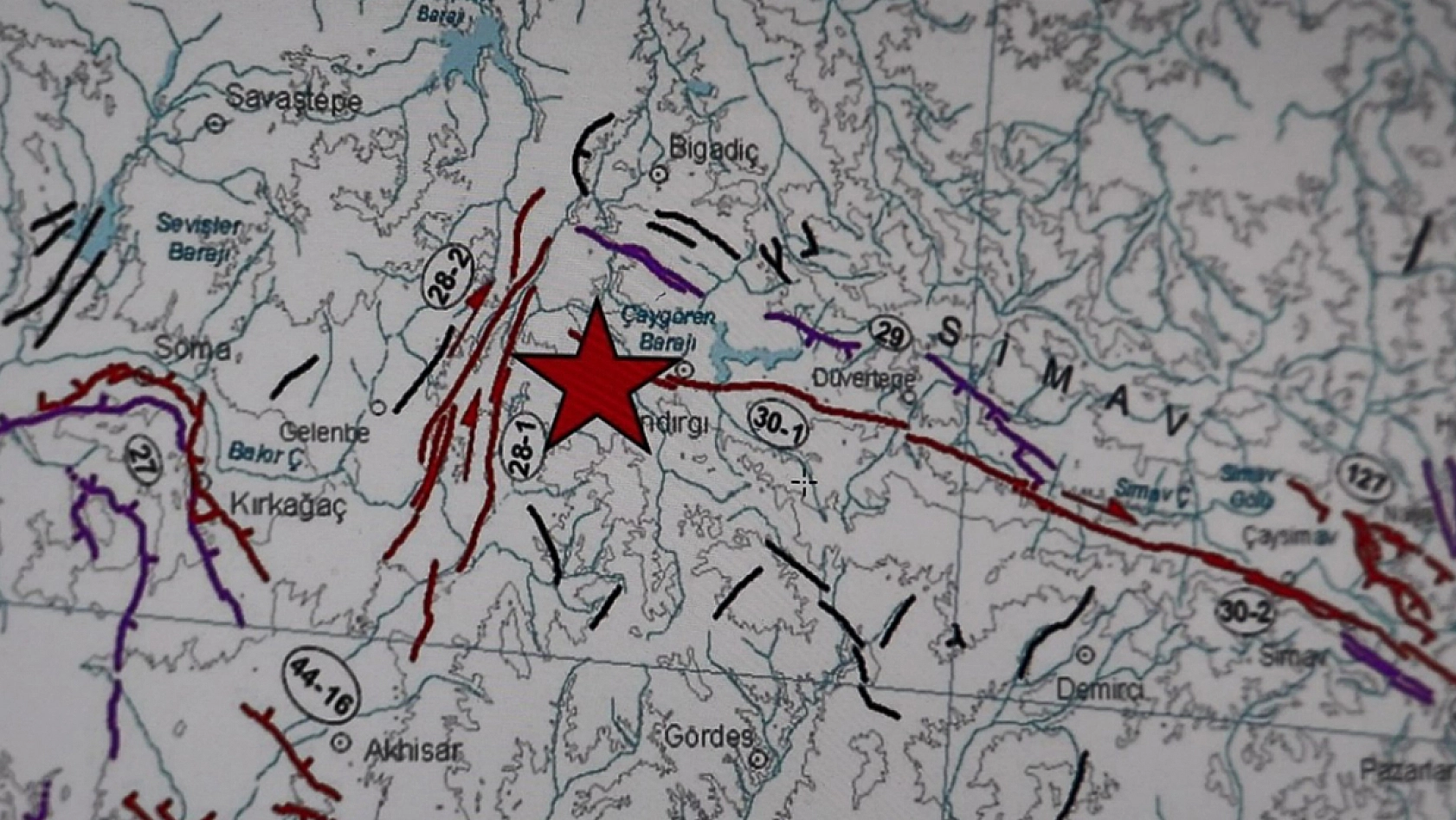 Jeoloji Uzmanı Prof. Dr. Aksoy: Bir deprem kuşağı üzerindeyiz
