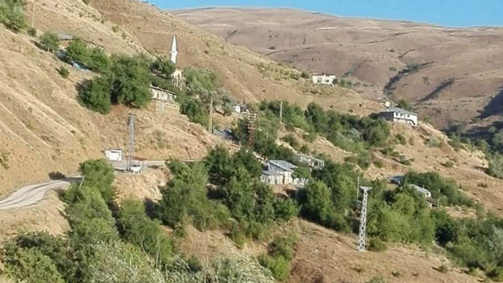 Elazığ'da bu köy: 'Nergis kadar saf, göç kadar hüzünlü'
