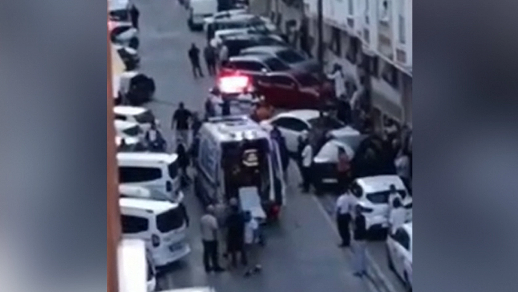 Kanlı pusu: Evinden çıkan adamı kurşun yağmuruna tuttular