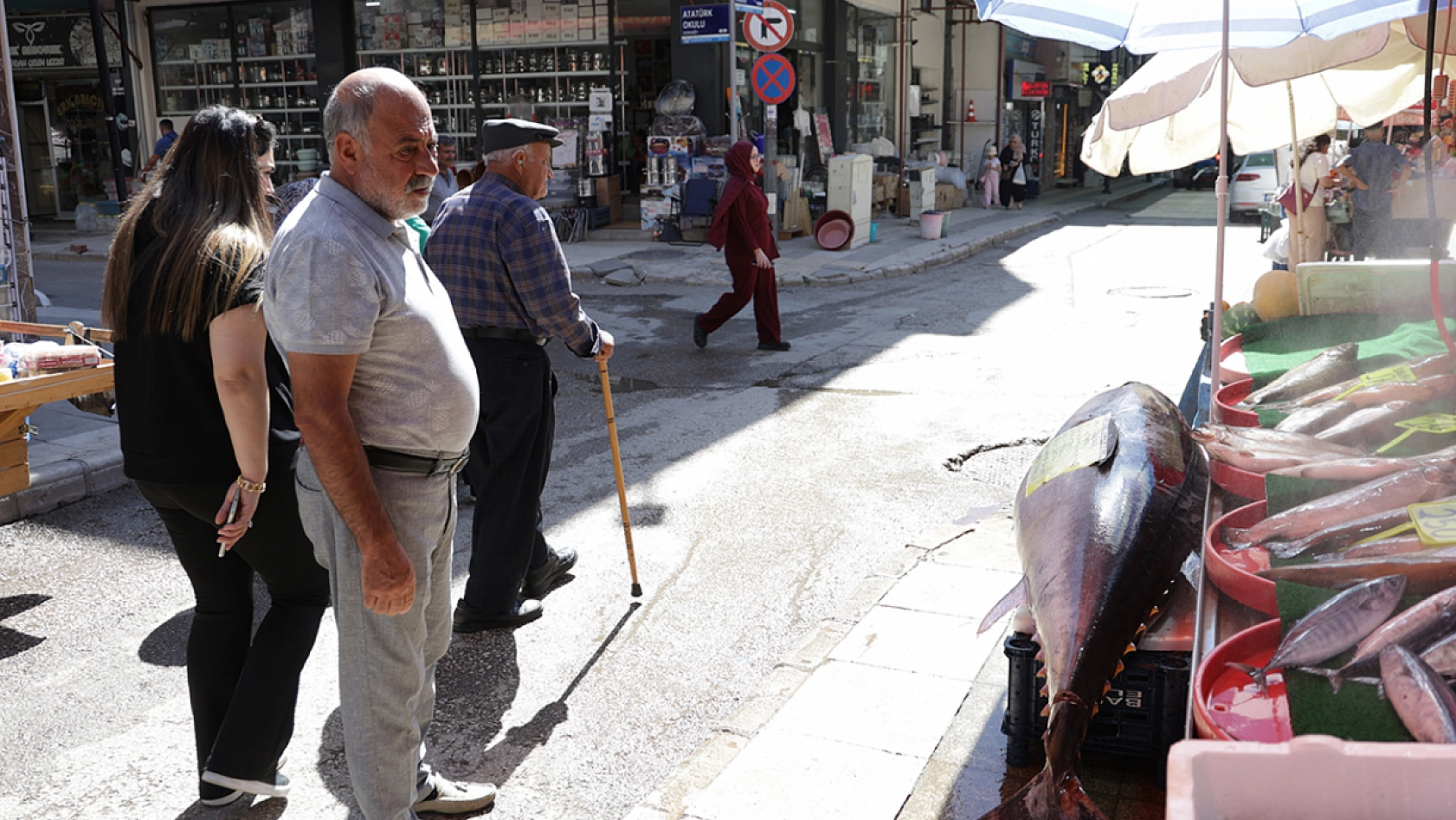 2 metrelik dev balık Elazığ'da tezgaha çıktı
