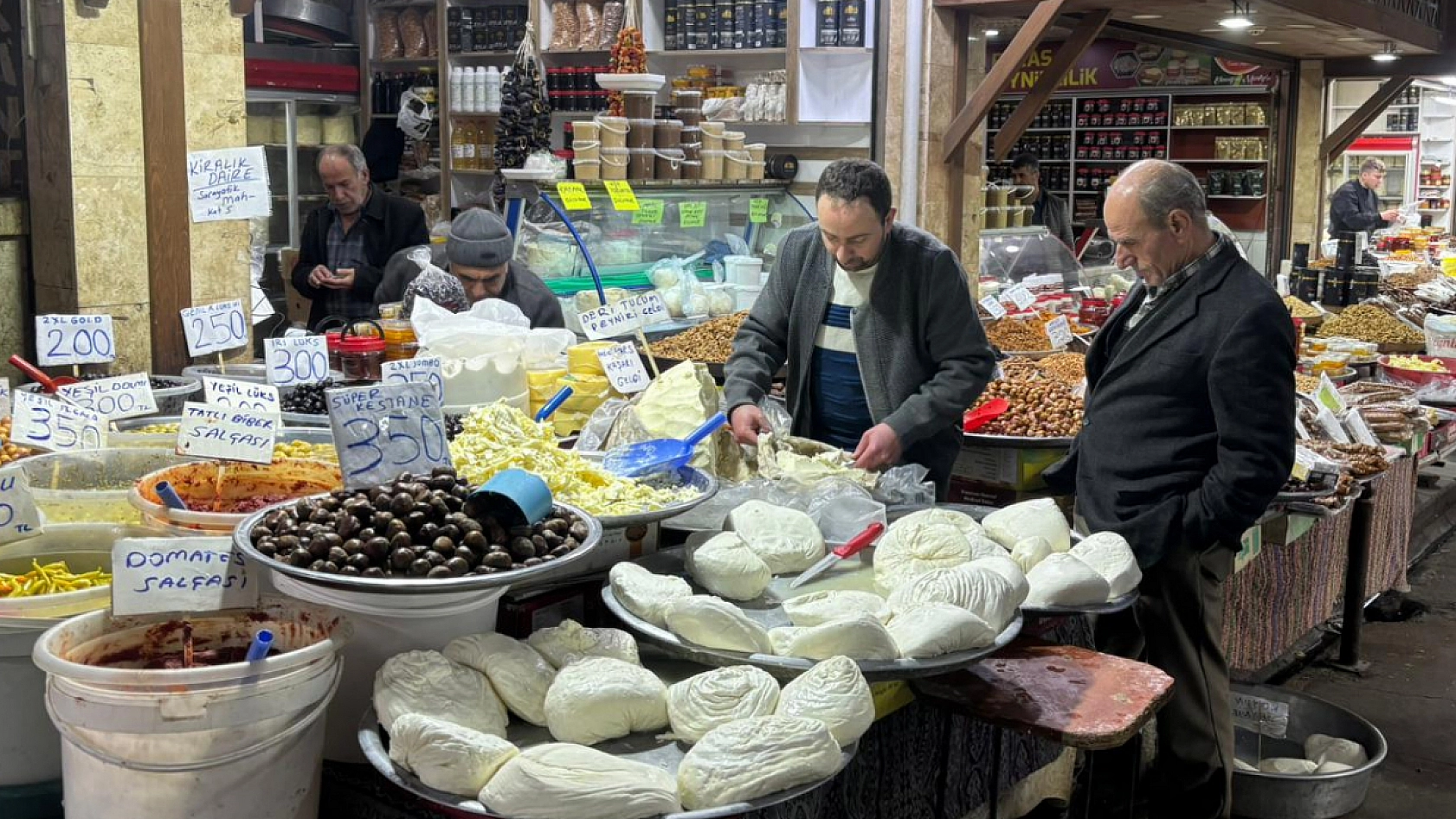 Tüm Elazığ Kapalı Çarşı'ya akın etti