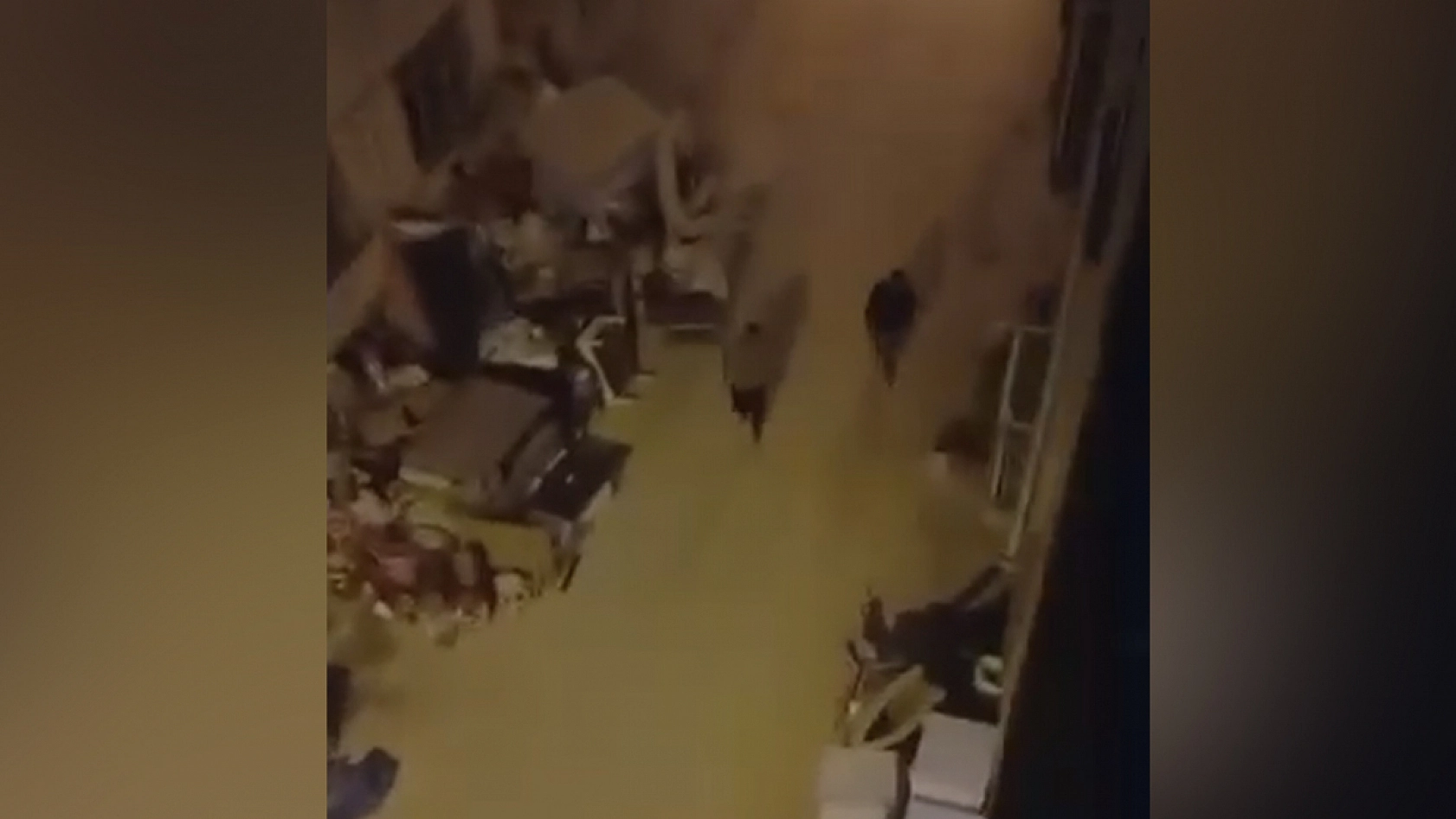 Elazığ'da bir aile ev sahibi tarafından sokağa atıldı