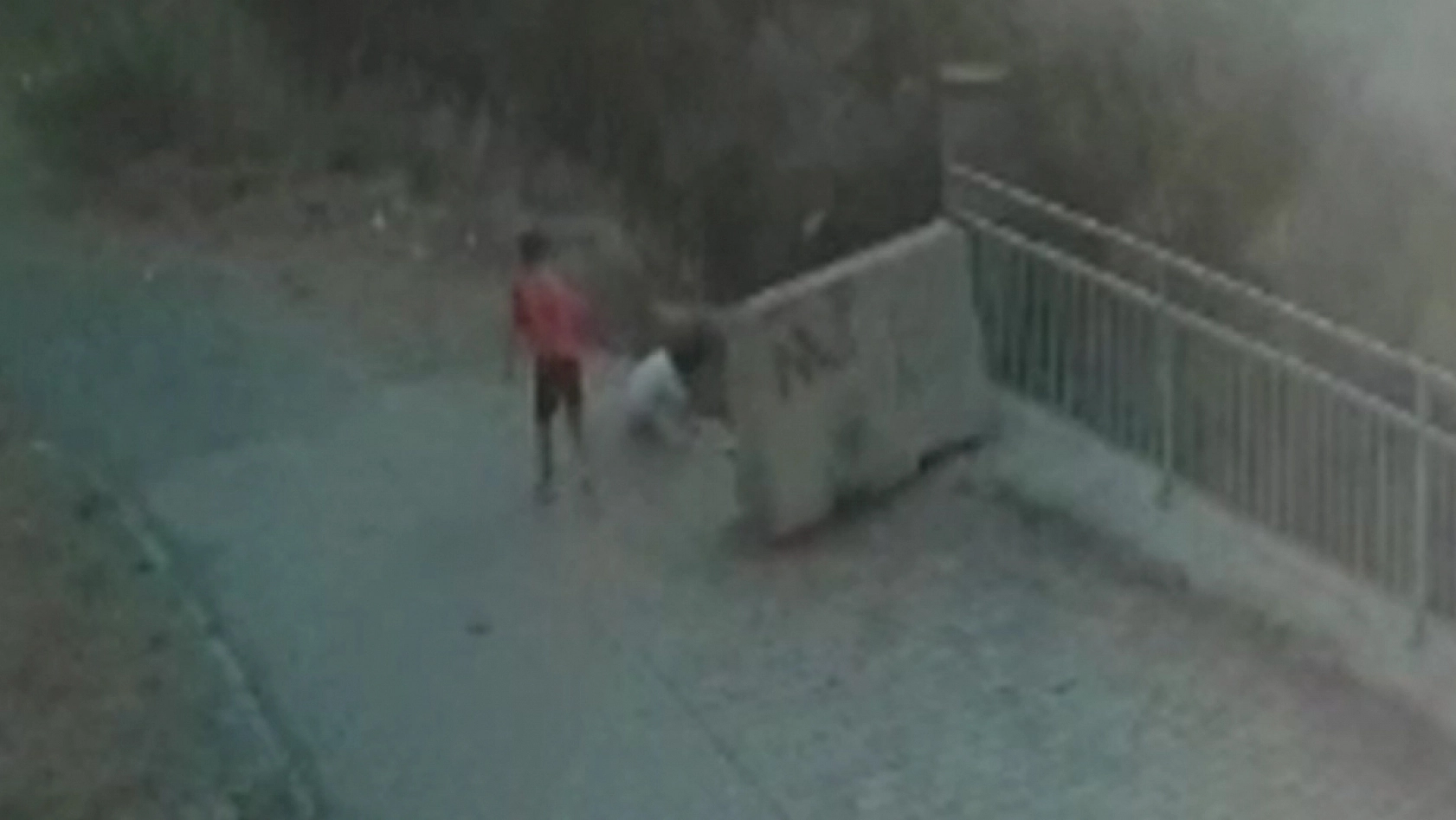 Otizmli 6 yaşındaki Helin Naz yaşıtları tarafından su kanalına itildi