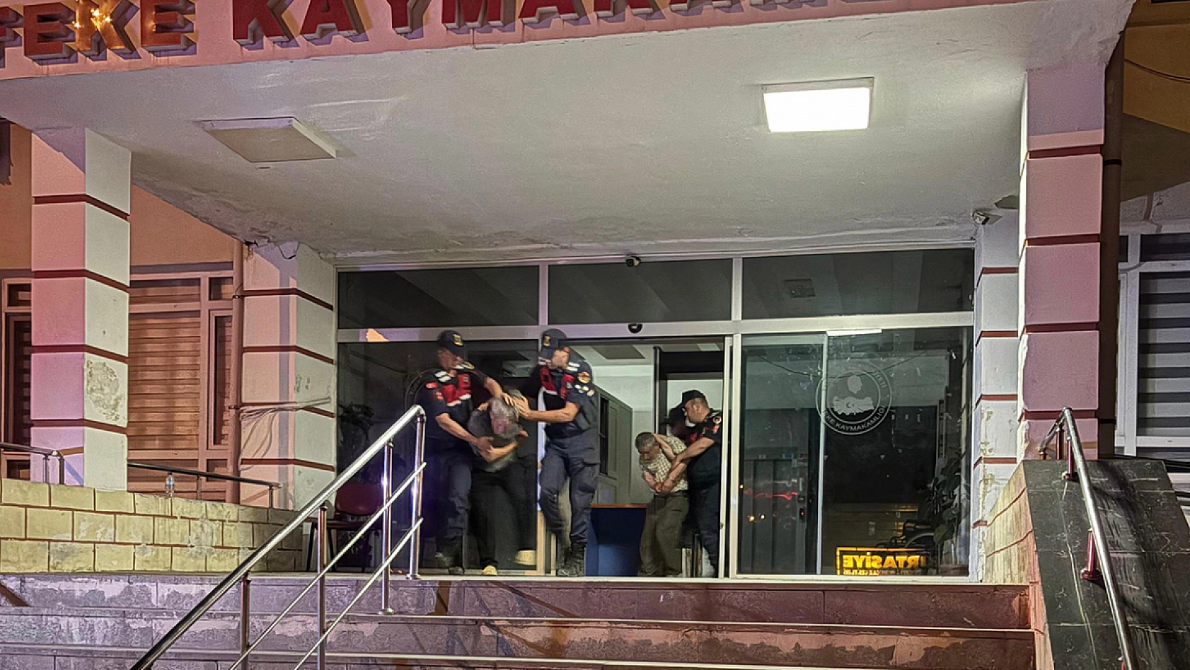 12 yaşındaki kıza istismar skandalı: Baba ve şüpheli tutuklandı