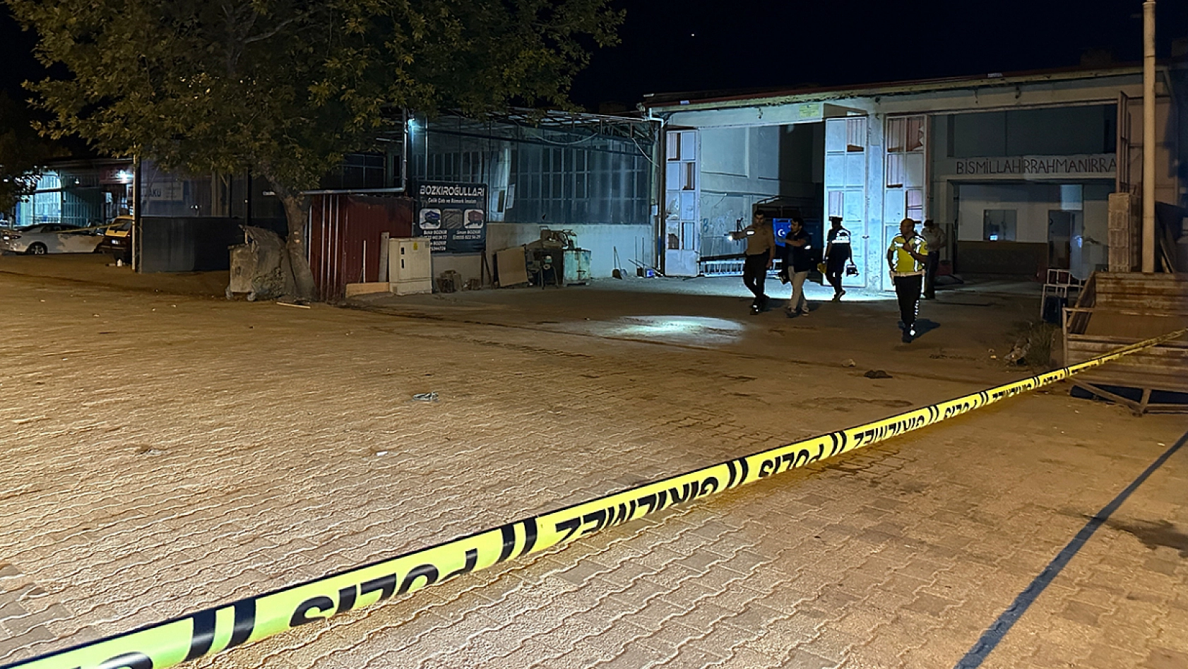 İki esnaf arasındaki tartışma silahlı kavgaya dönüştü: 13 yaralı
