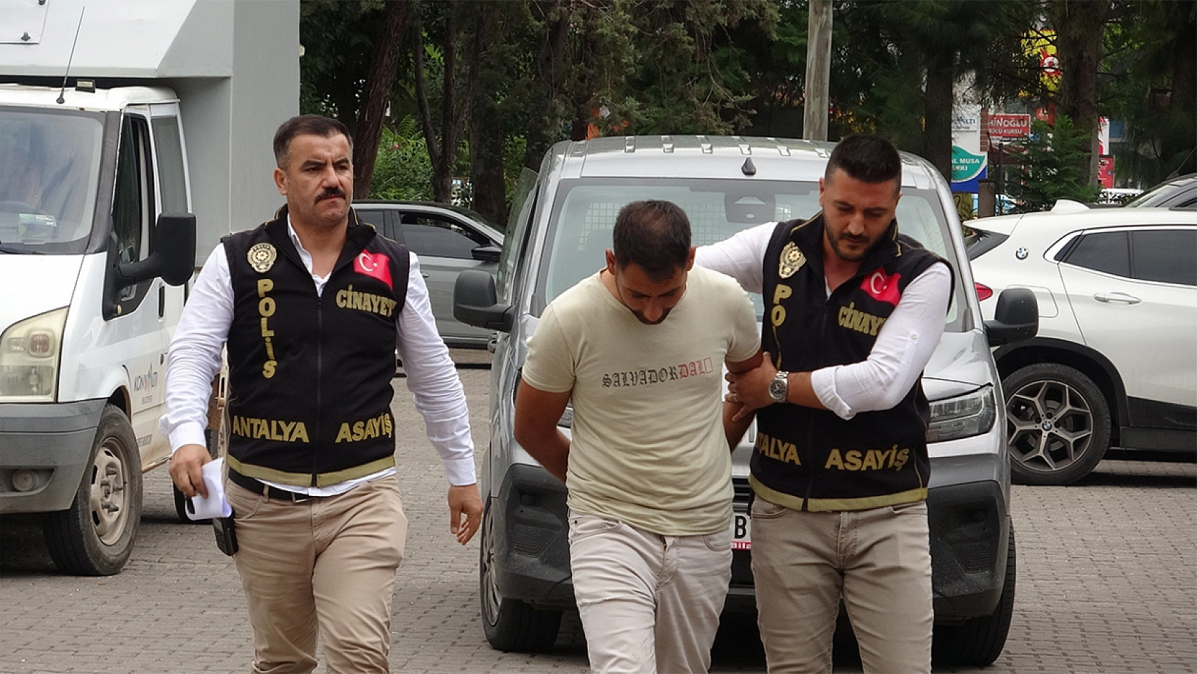 Antalya'da vahşet: darp ettiği kadını boğarak öldürdü, üzerine kaynar su döktü