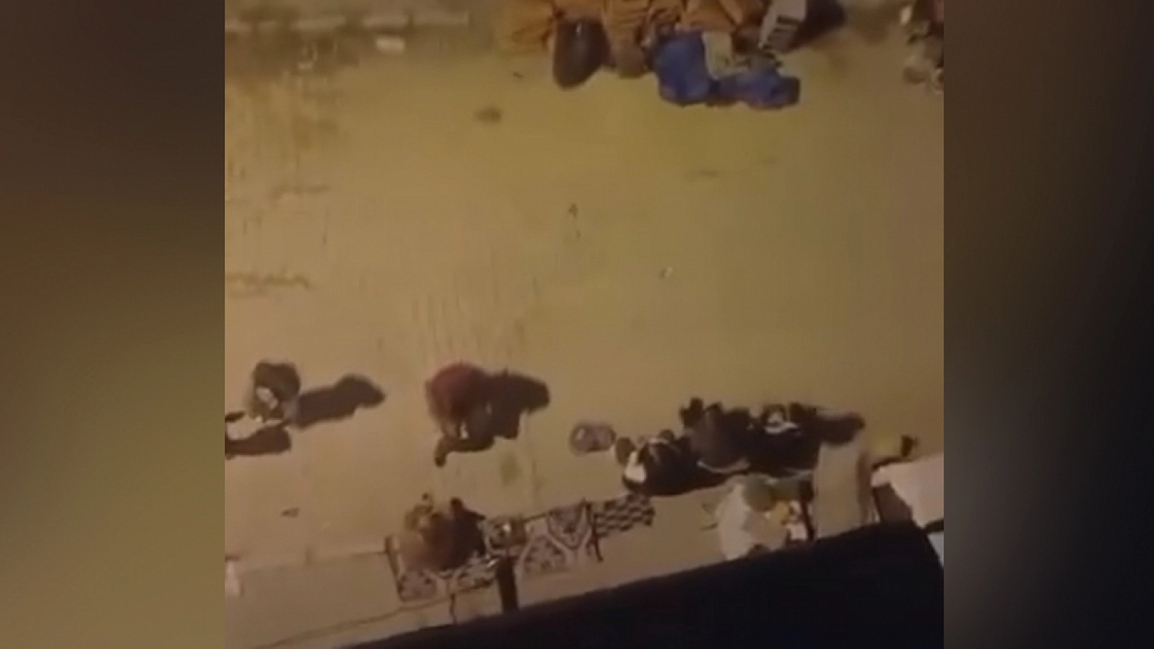 Elazığ'da bir aile ev sahibi tarafından sokağa atıldı