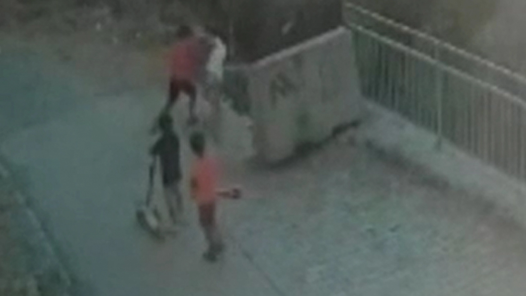 Otizmli 6 yaşındaki Helin Naz yaşıtları tarafından su kanalına itildi