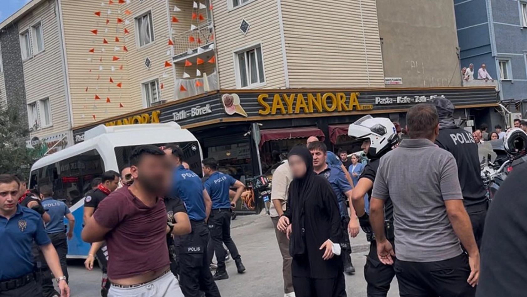Akraba kavgasında 1 kişi bıçaklandı, 6 kişi yaralandı
