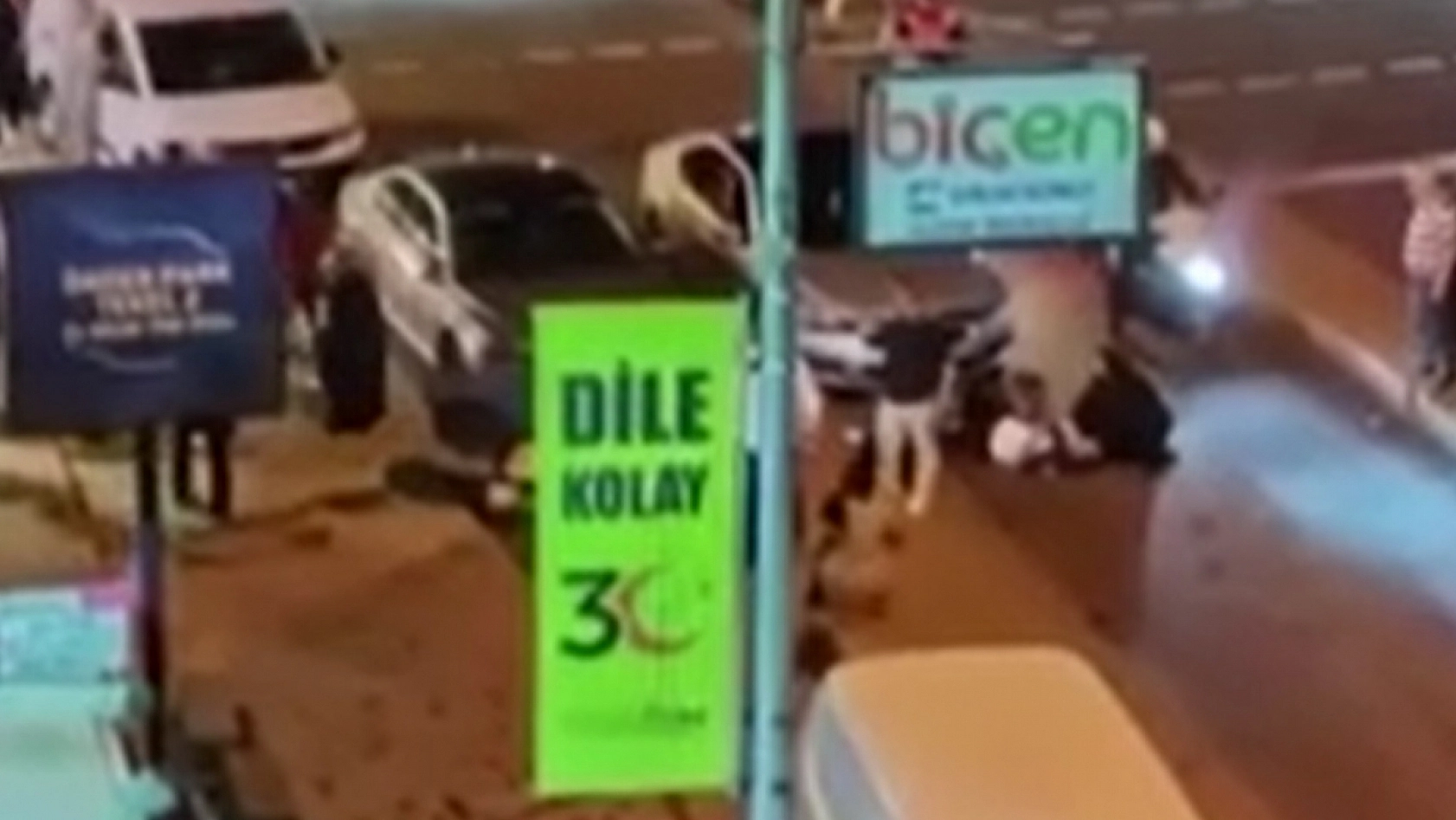 Düğünden sonra yemek yediler! Tekme tokat kavgaya tutuştular