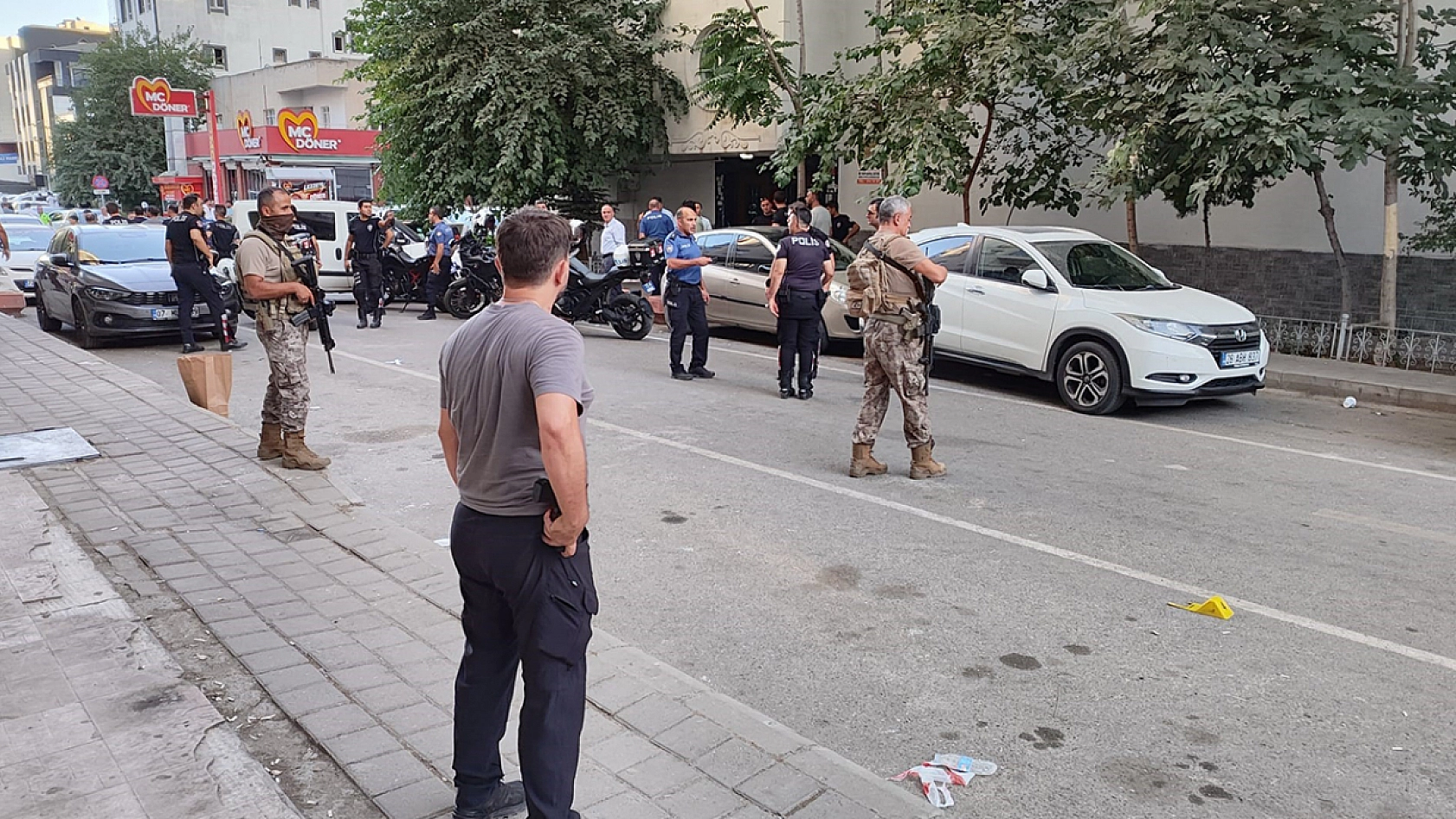 Silahlı kavga: 3 yaralı