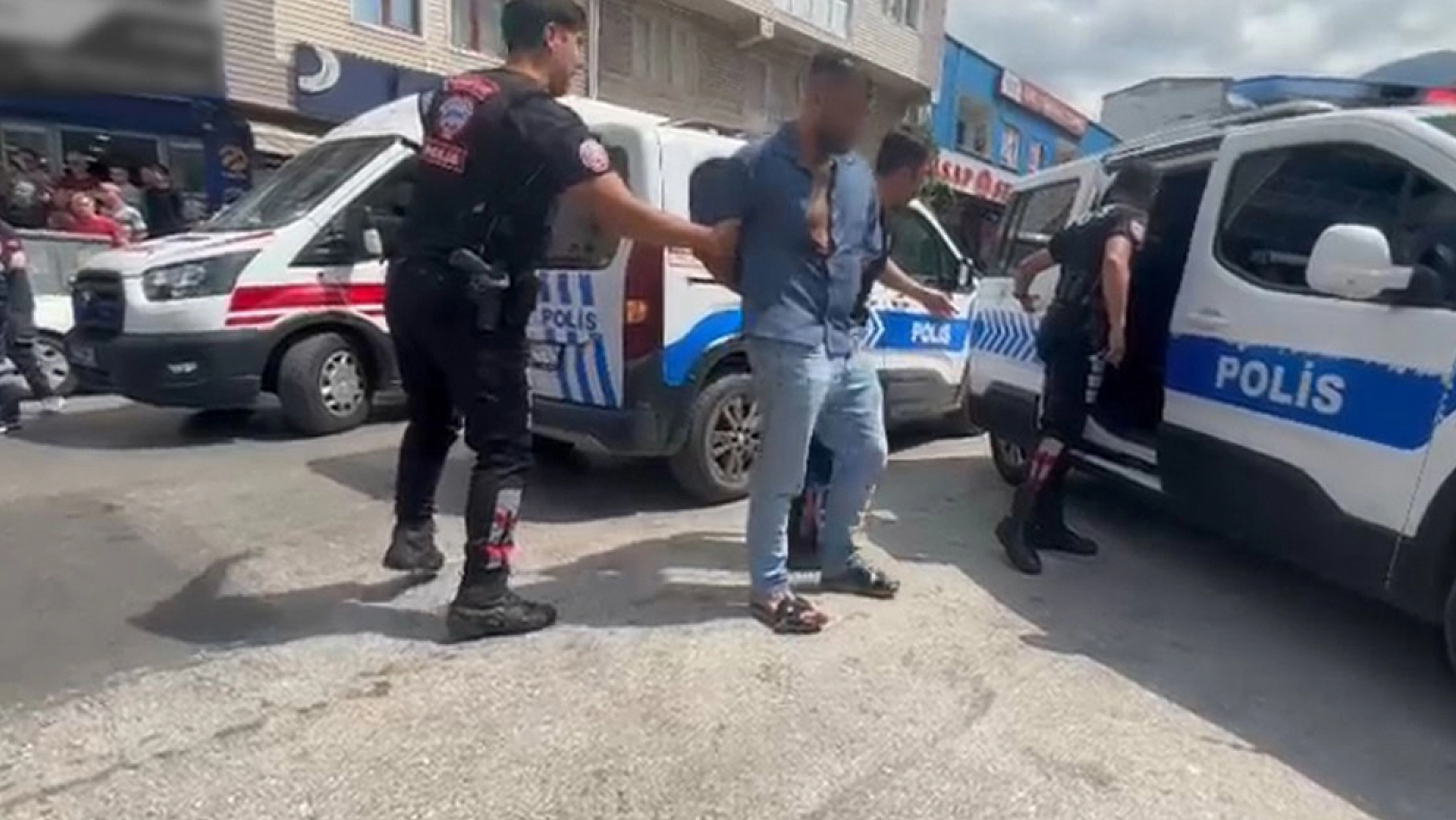 Akraba kavgasında 1 kişi bıçaklandı, 6 kişi yaralandı