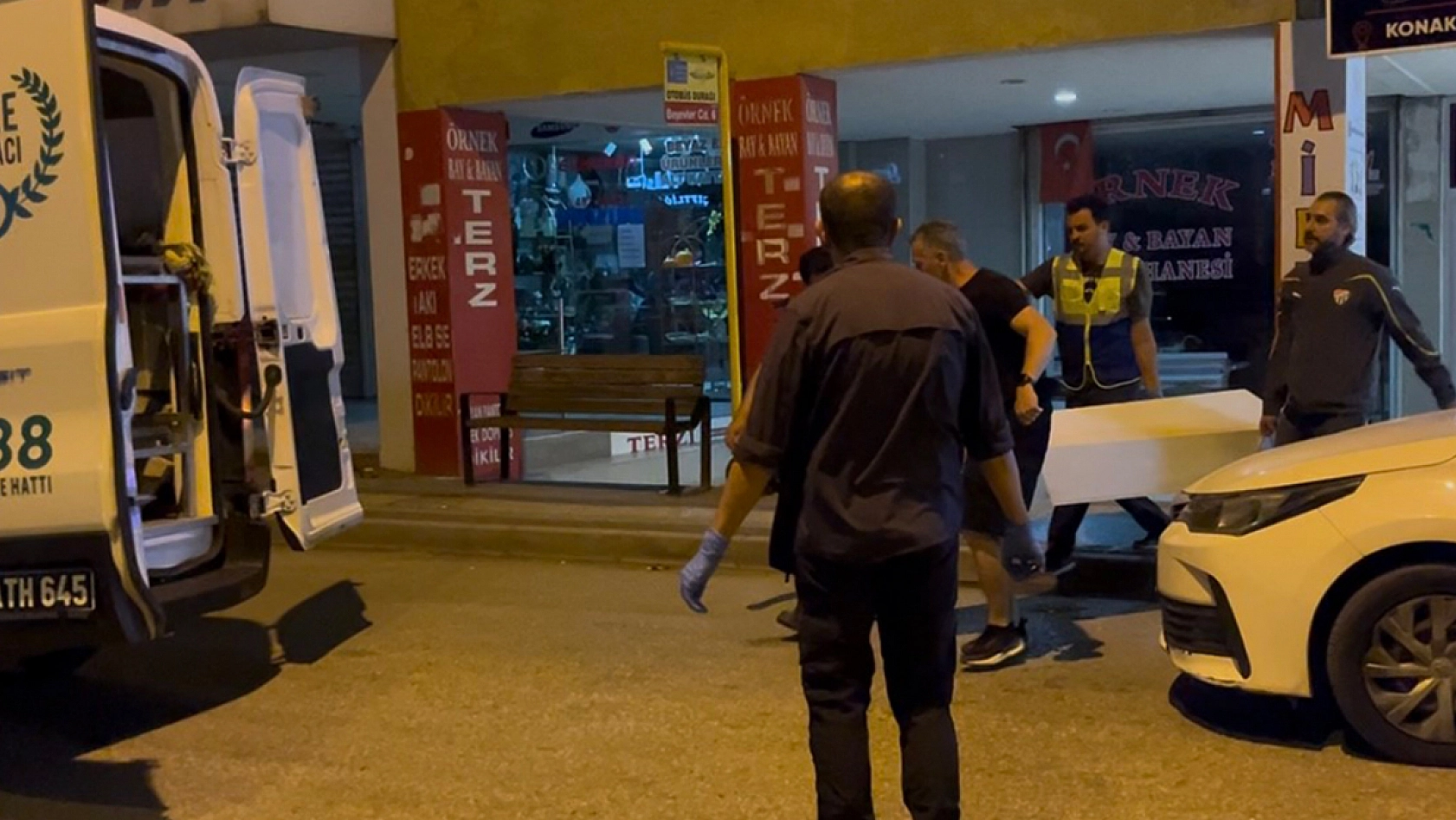2 çocuk annesi kadın evde göğsünden vurulmuş halde bulundu