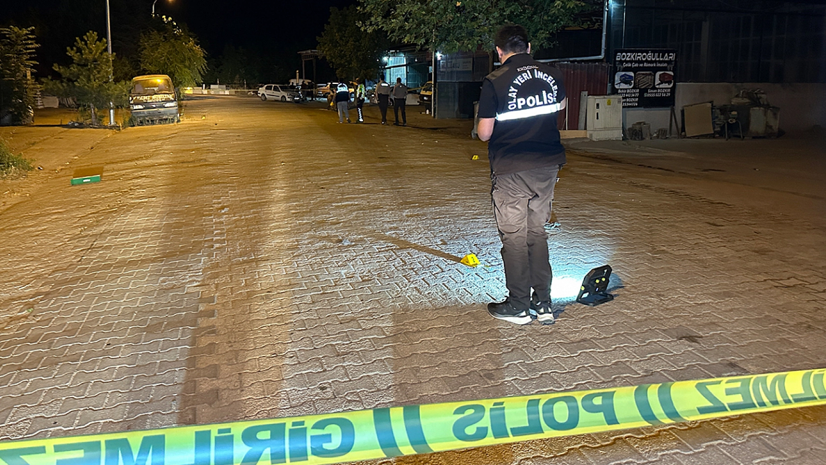 İki esnaf arasındaki tartışma silahlı kavgaya dönüştü: 13 yaralı
