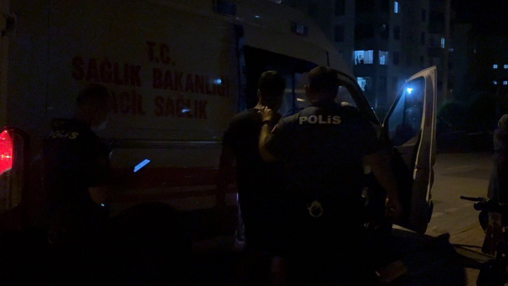 Bıçaklı kavga kanlı bitti: 1'i ağır 3 yaralı