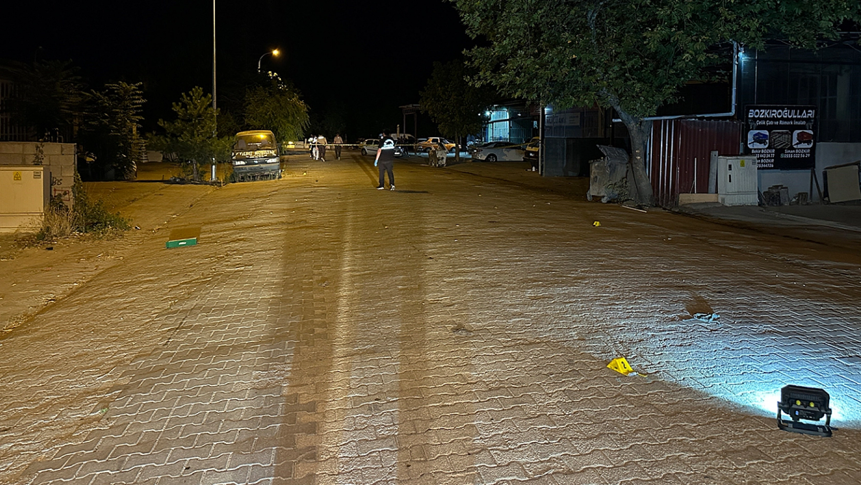 İki esnaf arasındaki tartışma silahlı kavgaya dönüştü: 13 yaralı