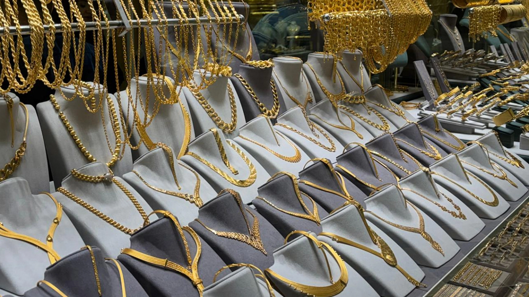 Nesim: 'Altına olan talep fiyatları yukarı taşıyor'