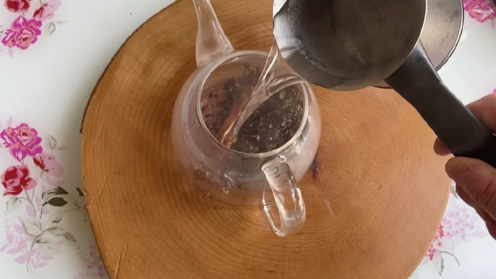 İştahı kapatıyor, gazlı içecek isteğini azaltıyor! Metabolizmayı destekleyen bu içecek Elazığ'da ilgi görüyor