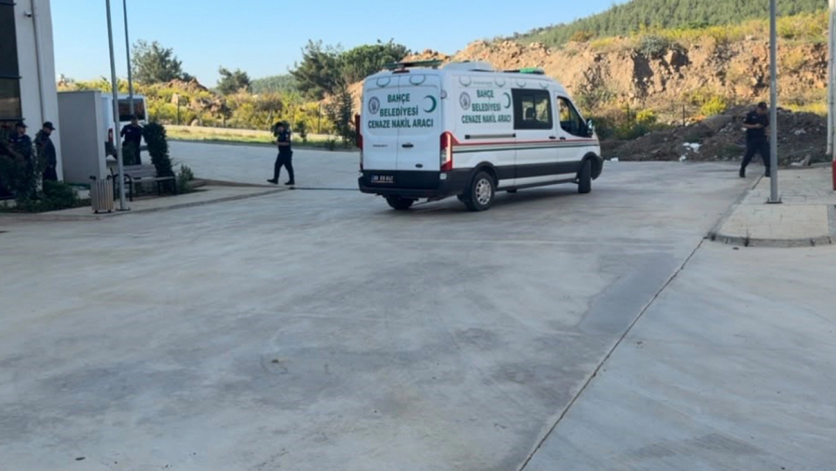 Eşini vurduktan sonra ambulansı arayıp hayatına son verdi