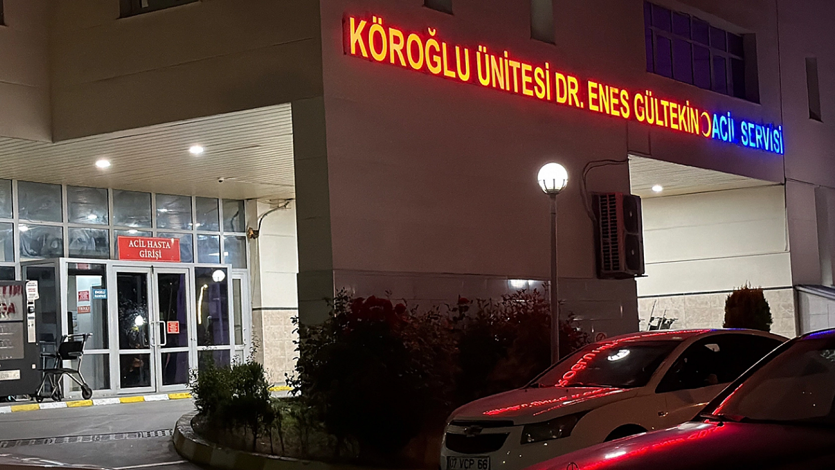 Düğünde kavgayı ayırmaya çalışan baba ile oğlu yaralandı