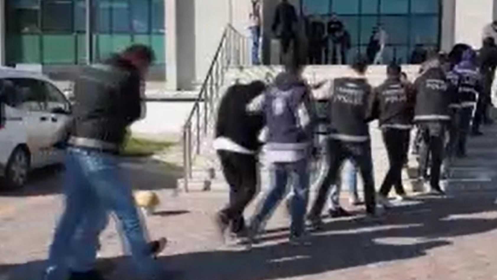 Çocuk esirgeme kurumundan ayrılan 2 kadını fuhuşa sürüklemişler