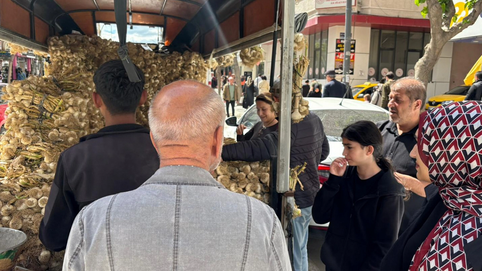 'Elazığ'da daha ucuzu yok' Dedi, kamyonla sattı vatandaş kilo kilo aldı