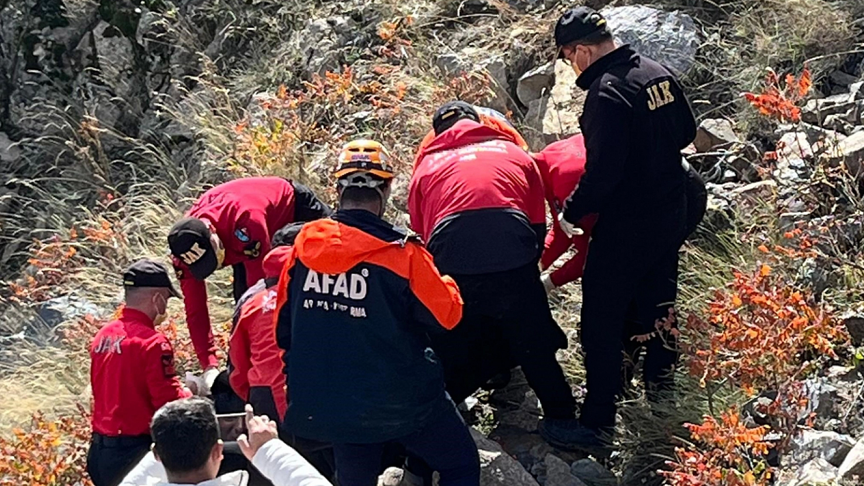 Kayıp kadın uçurumda ölü bulundu