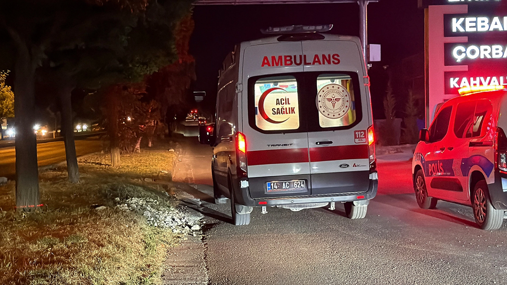 Düğünde kavgayı ayırmaya çalışan baba ile oğlu yaralandı