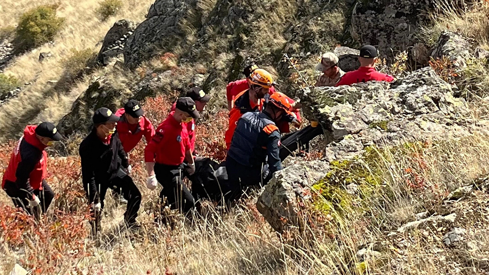 Kayıp kadın uçurumda ölü bulundu