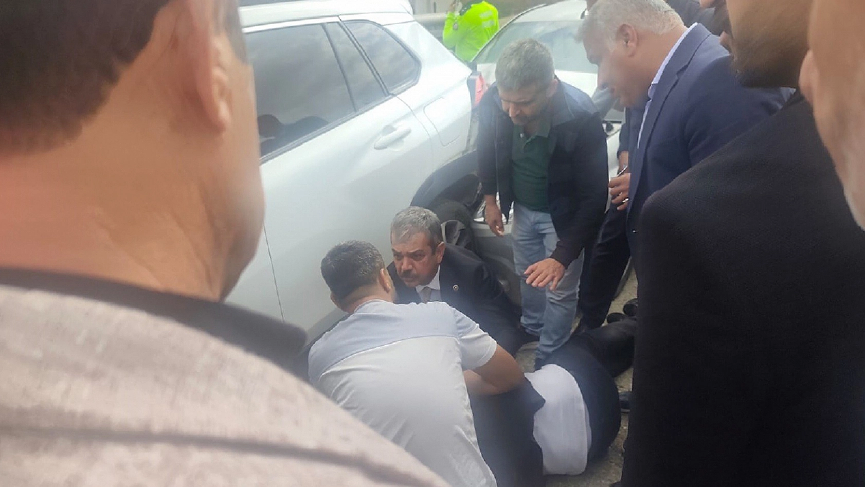 Palu Belediye Başkanı'nın konvoyunda zincirleme kaza