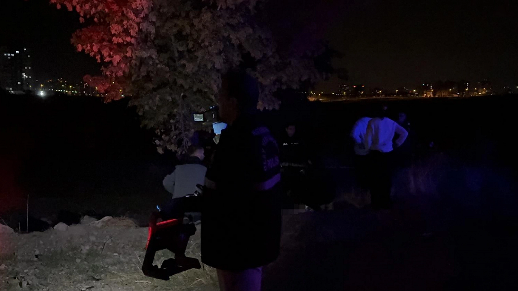 Ağaçta asılı halde ölü bulundu