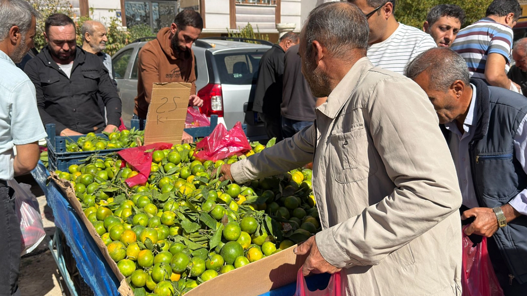 Elazığ'da kilosu 25 liradan satıldı kapış kapış alındı