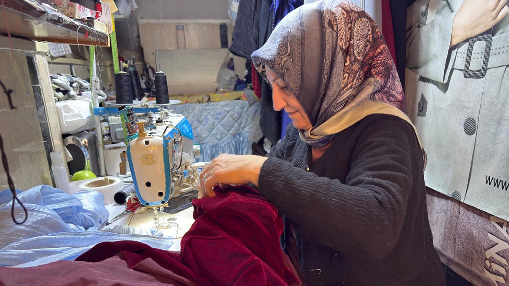 Elazığ'da 4 metrekarelik işyerinde kadın esnafın azmi takdir topluyor